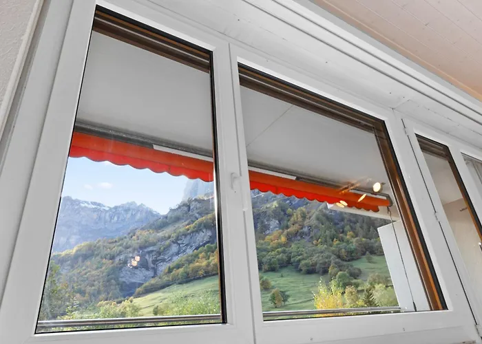 Lumineux Avec Vue Sur Les Montagnes