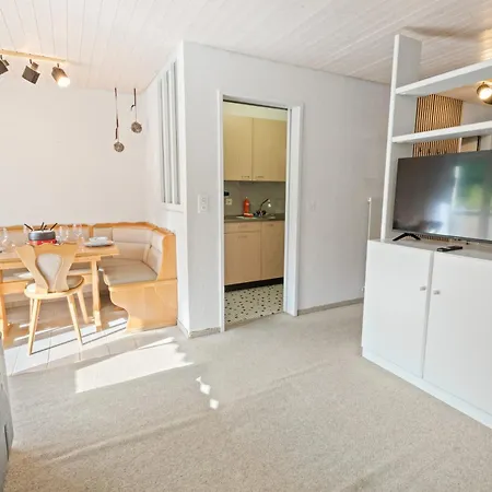 Lumineux Avec Vue Sur Les Montagnes